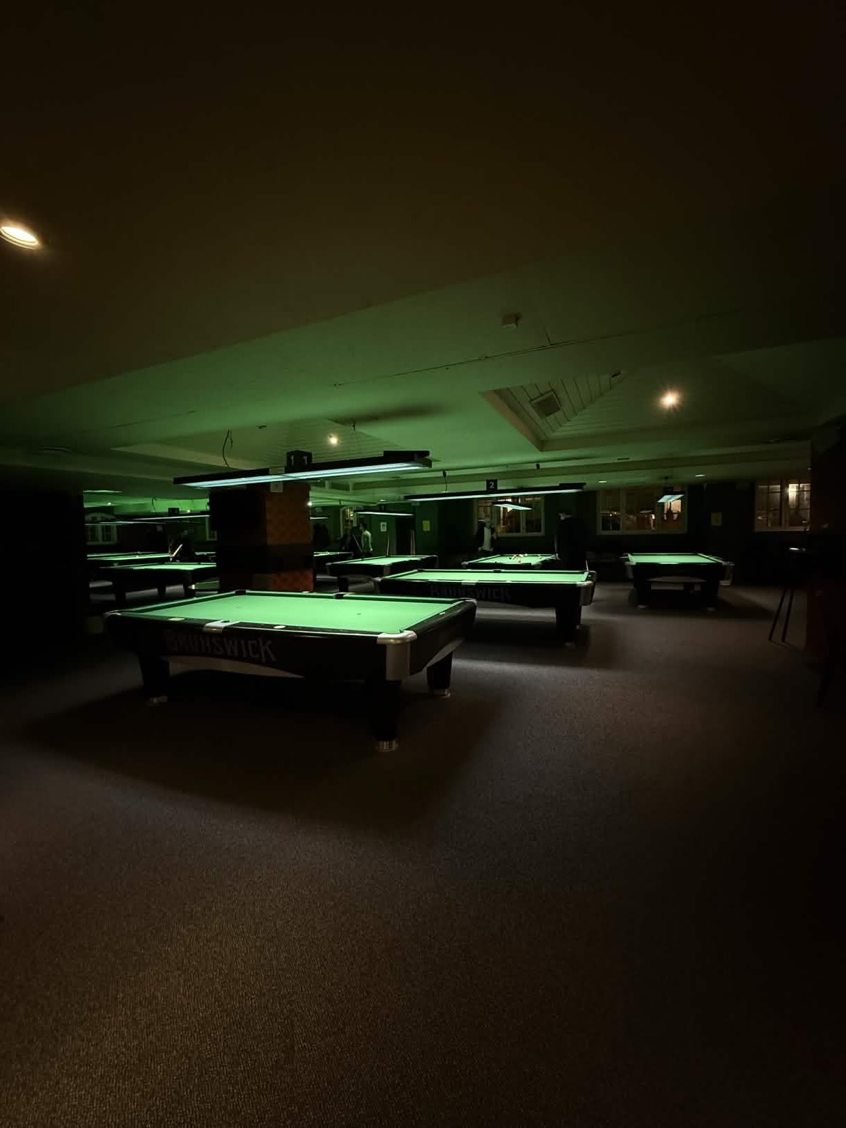 Brunswick biljardipöydät Baribalissa